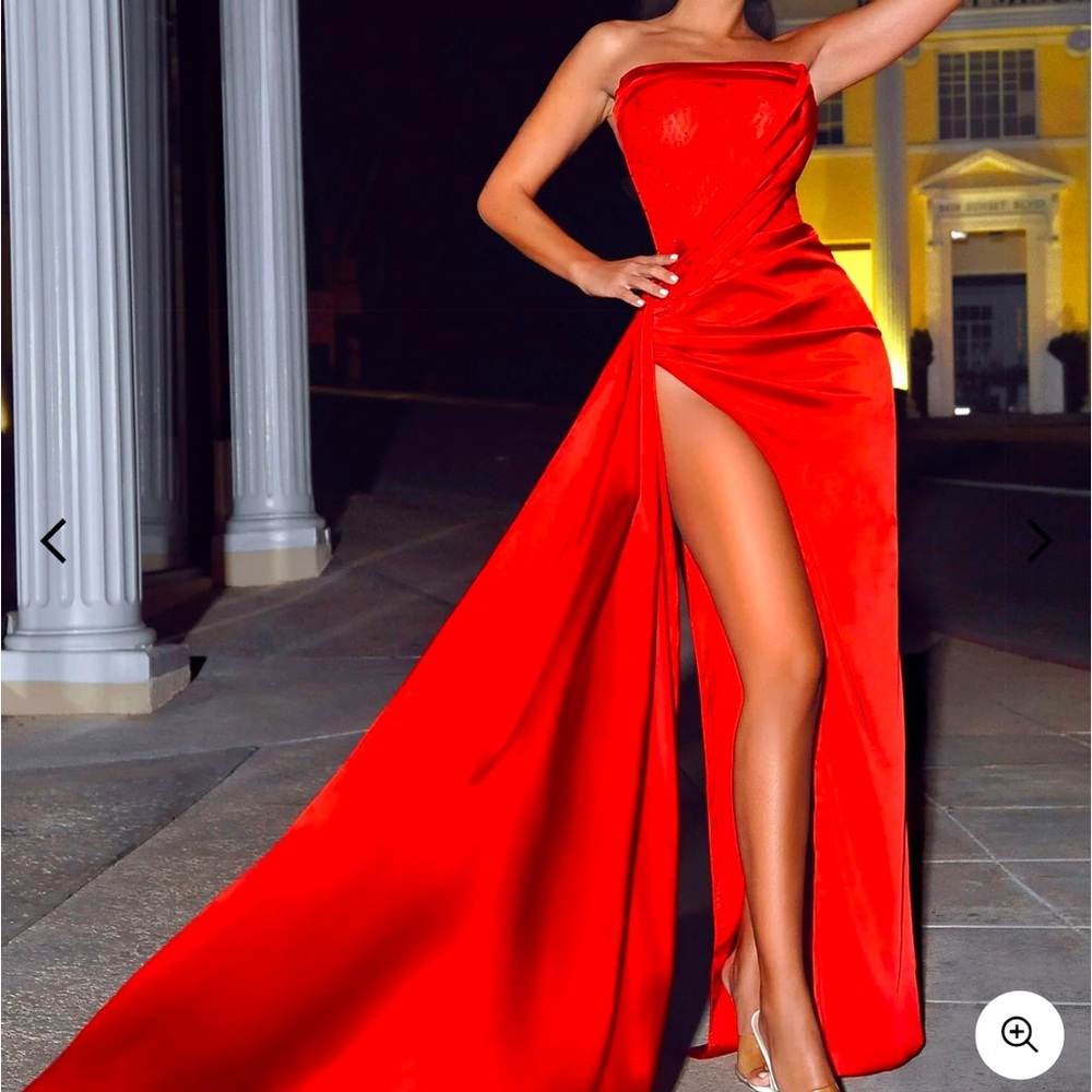The perfect red dress for all of your holiday parties! Worn Once.